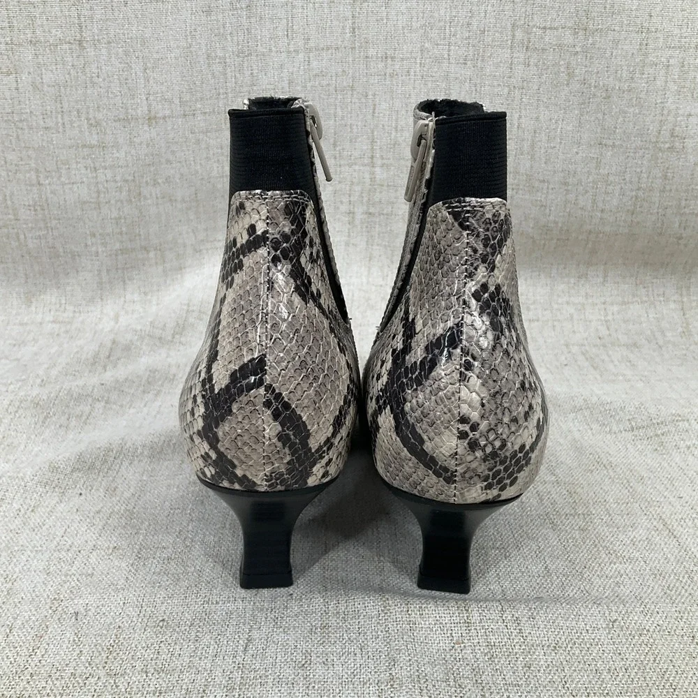 Clarks Kepley‎ Erin Ankle Boots Women 7M Grey Snake Synthetic Kitten Heel Boho
